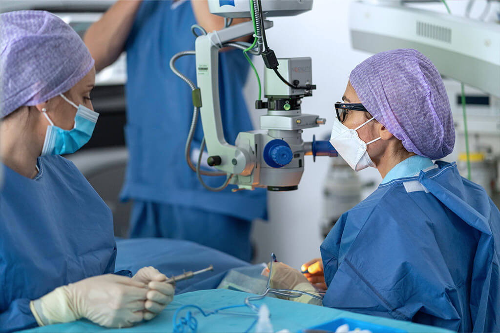 Operation des Grauen Stars bei Augenarzt Bányai Augenheilkunde