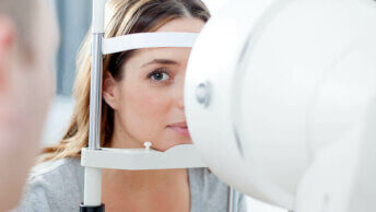 Crosslinking: Hilfe bei Verformung der Augenhornhaut