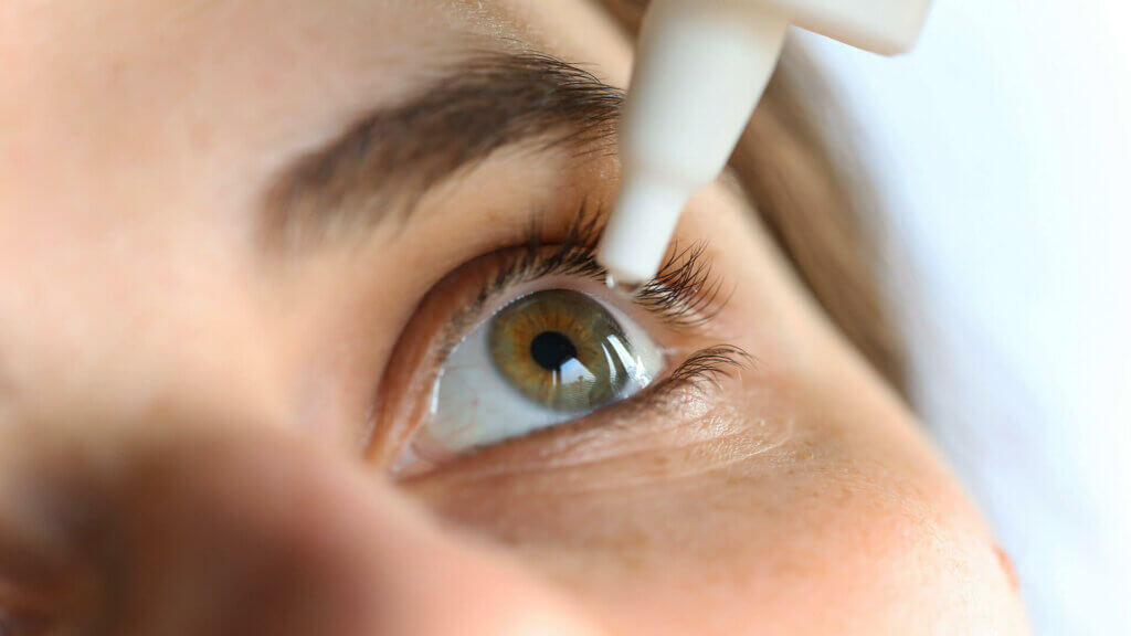 Augentropfen gegen Augenherpes